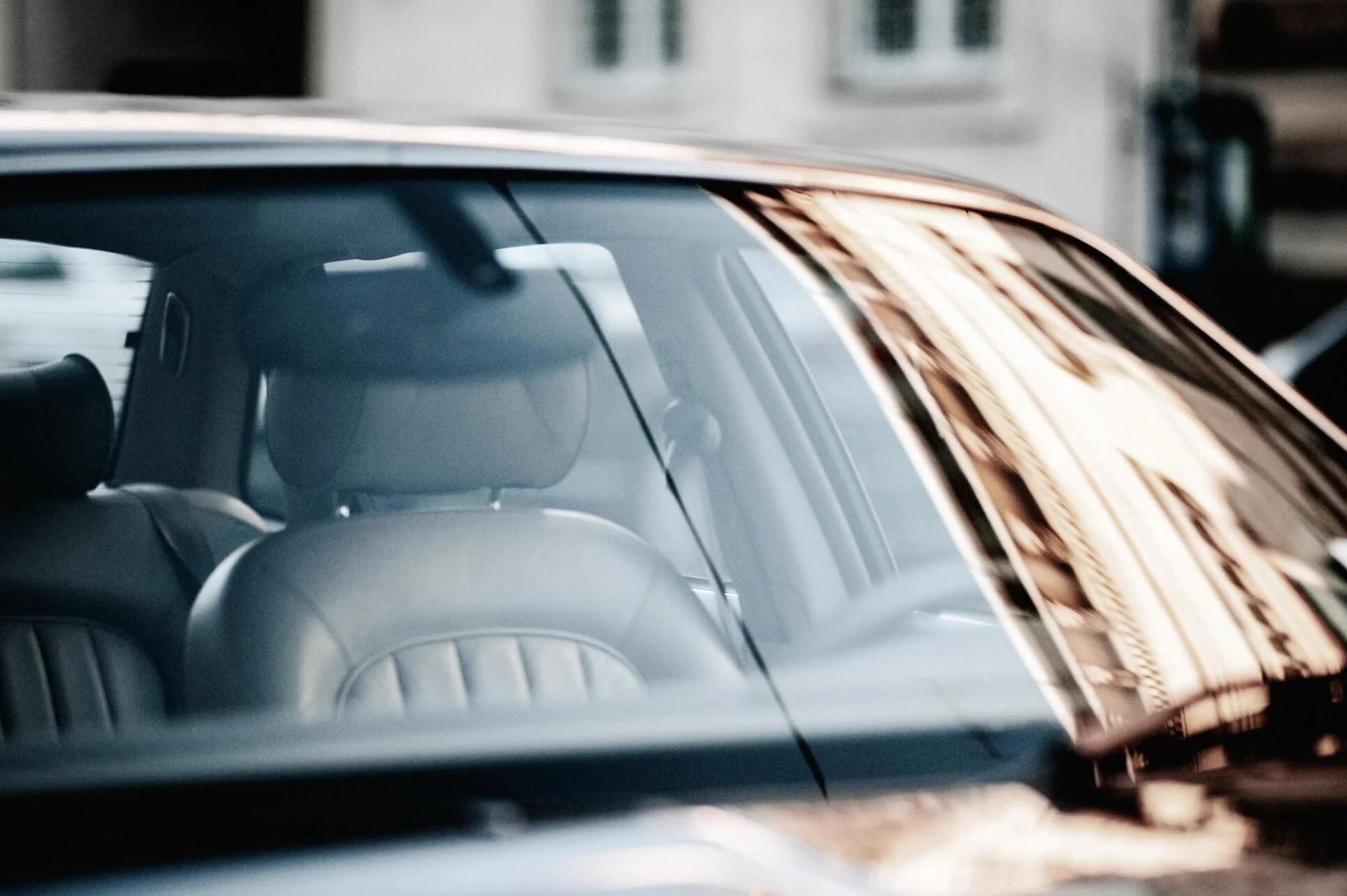 Vehicle windshield and front bodywork